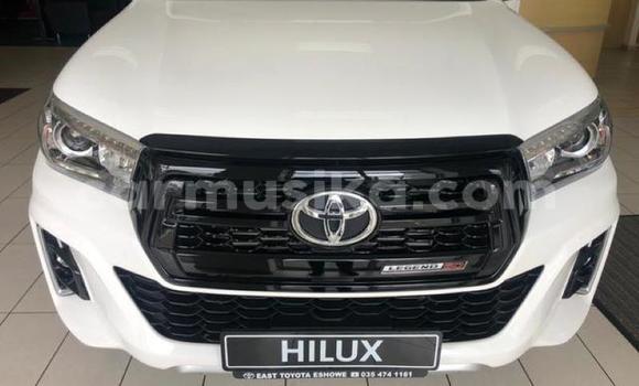 Buy Used Toyota Hilux White Car in Beitbridge in Matabeleland South Buy Used Toyota Hilux White Car in Beitbridge in Matabeleland South