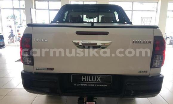 Buy Used Toyota Hilux White Car in Beitbridge in Matabeleland South Buy Used Toyota Hilux White Car in Beitbridge in Matabeleland South