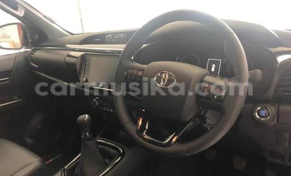 Buy Used Toyota Hilux White Car in Beitbridge in Matabeleland South Buy Used Toyota Hilux White Car in Beitbridge in Matabeleland South