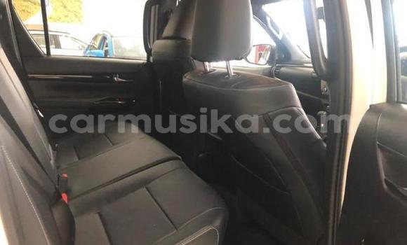 Buy Used Toyota Hilux White Car in Beitbridge in Matabeleland South Buy Used Toyota Hilux White Car in Beitbridge in Matabeleland South