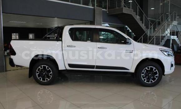 Tenga Tsaru Toyota Hilux Chena Mota in Beitbridge in Matabeleland South Tenga Tsaru Toyota Hilux Chena Mota in Beitbridge in Matabeleland South