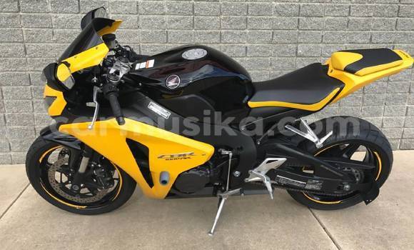 Tenga Tsaru Honda CBR 1000 RR Zvimwe Bike in Harare in Harare Tenga Tsaru Honda CBR 1000 RR Zvimwe Bike in Harare in Harare