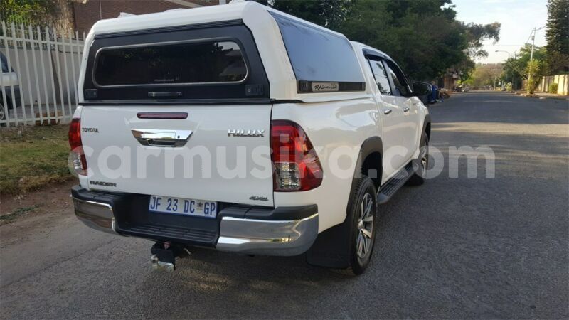 Big with watermark toyota hilux matabeleland south beitbridge 8324