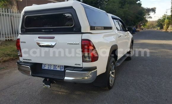 Acheter Occasion Voiture Toyota Hilux Blanc à Beitbridge, Matabeleland South Acheter Occasion Voiture Toyota Hilux Blanc à Beitbridge, Matabeleland South