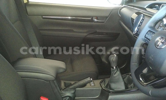 Acheter Occasion Voiture Toyota Hilux Beige à Beitbridge, Matabeleland South Acheter Occasion Voiture Toyota Hilux Beige à Beitbridge, Matabeleland South