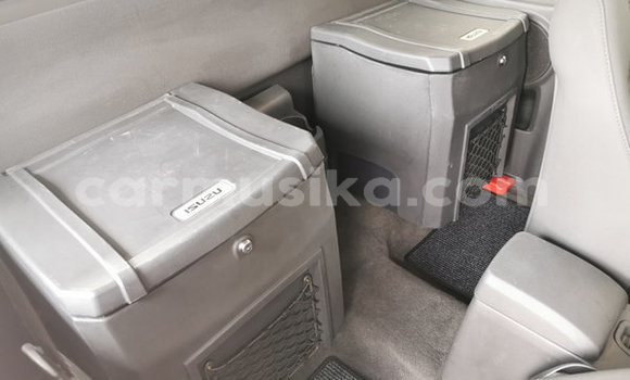 Acheter Occasion Voiture Isuzu KB Gris à Beitbridge, Matabeleland South Acheter Occasion Voiture Isuzu KB Gris à Beitbridge, Matabeleland South
