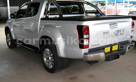 Acheter Occasion Voiture Isuzu KB Gris à Beitbridge, Matabeleland South Acheter Occasion Voiture Isuzu KB Gris à Beitbridge, Matabeleland South