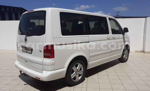 Acheter Occasion Voiture Volkswagen Caravelle Blanc à Beitbridge, Matabeleland South Acheter Occasion Voiture Volkswagen Caravelle Blanc à Beitbridge, Matabeleland South