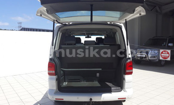 Acheter Occasion Voiture Volkswagen Caravelle Blanc à Beitbridge, Matabeleland South Acheter Occasion Voiture Volkswagen Caravelle Blanc à Beitbridge, Matabeleland South