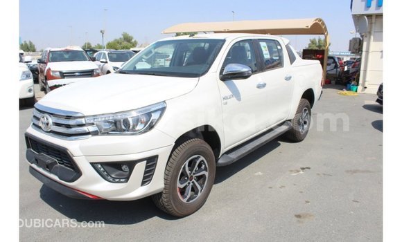 Acheter Import Voiture Toyota Hilux Blanc à Import - Dubai, Harare Acheter Import Voiture Toyota Hilux Blanc à Import - Dubai, Harare
