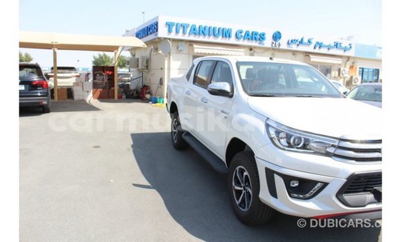 Acheter Import Voiture Toyota Hilux Blanc à Import - Dubai, Harare Acheter Import Voiture Toyota Hilux Blanc à Import - Dubai, Harare
