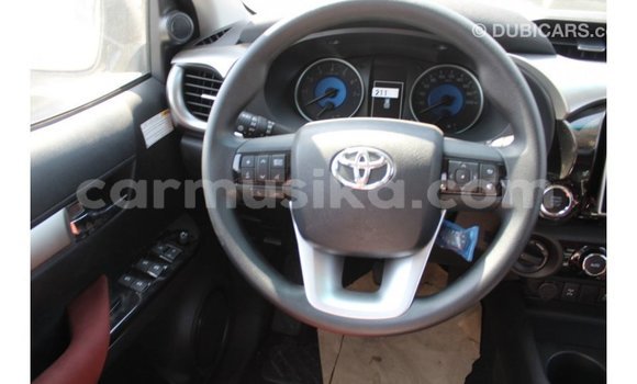 Acheter Import Voiture Toyota Hilux Blanc à Import - Dubai, Harare Acheter Import Voiture Toyota Hilux Blanc à Import - Dubai, Harare
