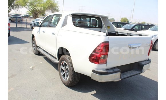 Acheter Import Voiture Toyota Hilux Blanc à Import - Dubai, Harare Acheter Import Voiture Toyota Hilux Blanc à Import - Dubai, Harare