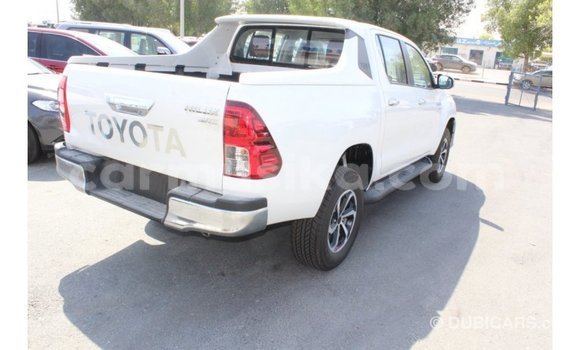 Acheter Import Voiture Toyota Hilux Blanc à Import - Dubai, Harare Acheter Import Voiture Toyota Hilux Blanc à Import - Dubai, Harare