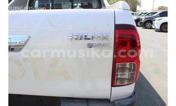 Acheter Import Voiture Toyota Hilux Blanc à Import - Dubai, Harare Acheter Import Voiture Toyota Hilux Blanc à Import - Dubai, Harare