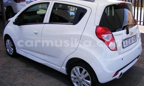 Nunua Ilio tumika Chevrolet Spark Nyeupe Gari ndani ya Beitbridge nchini Matabeleland Kusini Nunua Ilio tumika Chevrolet Spark Nyeupe Gari ndani ya Beitbridge nchini Matabeleland Kusini