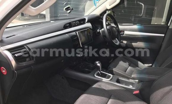 Buy Used Toyota Hilux White Car in Beitbridge in Matabeleland South Buy Used Toyota Hilux White Car in Beitbridge in Matabeleland South