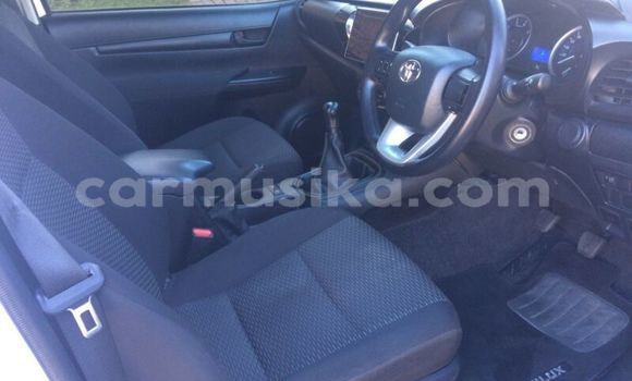 Acheter Occasion Voiture Toyota Hilux Blanc à Beitbridge, Matabeleland South Acheter Occasion Voiture Toyota Hilux Blanc à Beitbridge, Matabeleland South