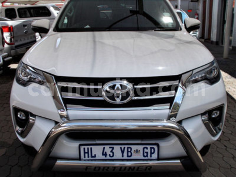 Big with watermark toyota hilux matabeleland south beitbridge 8347