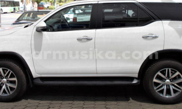 Acheter Occasion Voiture Toyota Hilux Blanc à Beitbridge, Matabeleland South Acheter Occasion Voiture Toyota Hilux Blanc à Beitbridge, Matabeleland South