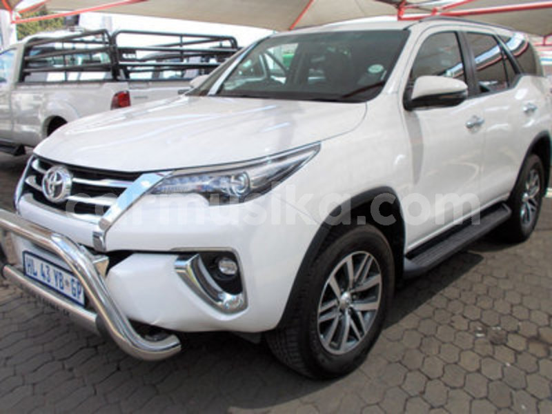 Big with watermark toyota hilux matabeleland south beitbridge 8347