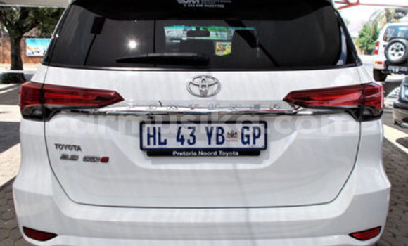 Acheter Occasion Voiture Toyota Hilux Blanc à Beitbridge, Matabeleland South Acheter Occasion Voiture Toyota Hilux Blanc à Beitbridge, Matabeleland South
