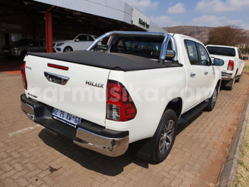 Big with watermark toyota hilux matabeleland south beitbridge 8348