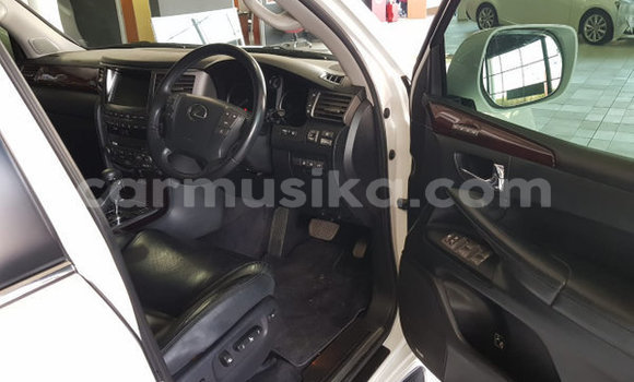 Acheter Occasion Voiture Lexus LX 570 Blanc à Beitbridge, Matabeleland South Acheter Occasion Voiture Lexus LX 570 Blanc à Beitbridge, Matabeleland South