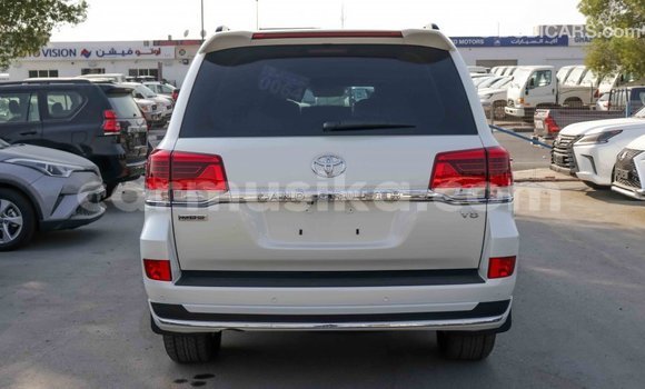 Buy Import Toyota Land Cruiser White Car in Import - Dubai in Harare Buy Import Toyota Land Cruiser White Car in Import - Dubai in Harare