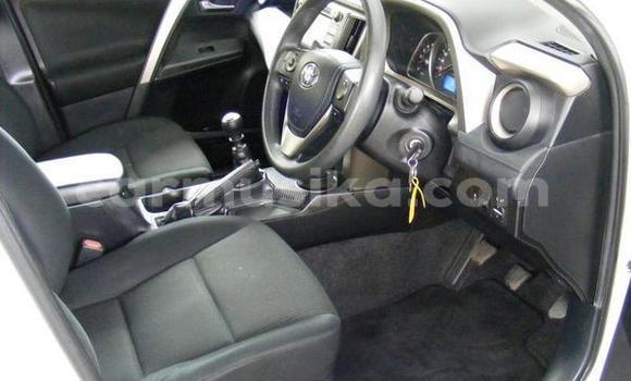 Acheter Occasion Voiture Toyota RAV4 Blanc à Beitbridge, Matabeleland South Acheter Occasion Voiture Toyota RAV4 Blanc à Beitbridge, Matabeleland South