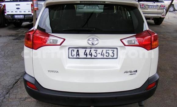 Acheter Occasion Voiture Toyota RAV4 Blanc à Beitbridge, Matabeleland South Acheter Occasion Voiture Toyota RAV4 Blanc à Beitbridge, Matabeleland South