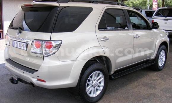 Acheter Occasion Voiture Toyota Fortuner Beige à Beitbridge, Matabeleland South Acheter Occasion Voiture Toyota Fortuner Beige à Beitbridge, Matabeleland South