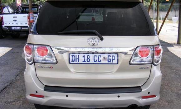 Acheter Occasion Voiture Toyota Fortuner Beige à Beitbridge, Matabeleland South Acheter Occasion Voiture Toyota Fortuner Beige à Beitbridge, Matabeleland South