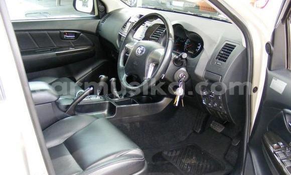 Acheter Occasion Voiture Toyota Fortuner Beige à Beitbridge, Matabeleland South Acheter Occasion Voiture Toyota Fortuner Beige à Beitbridge, Matabeleland South