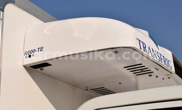 Acheter Occasion Utilitaire Hyundai H200 Blanc à Beitbridge, Matabeleland South Acheter Occasion Utilitaire Hyundai H200 Blanc à Beitbridge, Matabeleland South