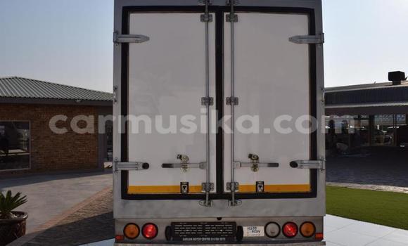 Acheter Occasion Utilitaire Hyundai H200 Blanc à Beitbridge, Matabeleland South Acheter Occasion Utilitaire Hyundai H200 Blanc à Beitbridge, Matabeleland South