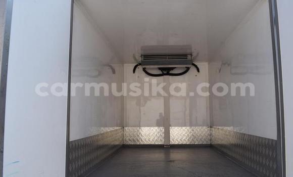 Acheter Occasion Utilitaire Hyundai H200 Blanc à Beitbridge, Matabeleland South Acheter Occasion Utilitaire Hyundai H200 Blanc à Beitbridge, Matabeleland South