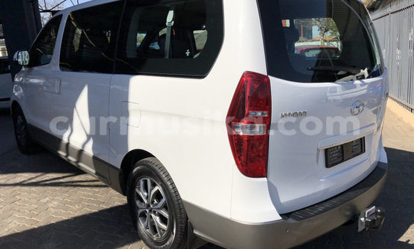 Tenga Tsaru Hyundai H1 Chena Mota in Beitbridge in Matabeleland South Tenga Tsaru Hyundai H1 Chena Mota in Beitbridge in Matabeleland South