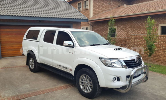 Tenga Tsaru Toyota Hilux Chena Mota in Harare in Harare Tenga Tsaru Toyota Hilux Chena Mota in Harare in Harare