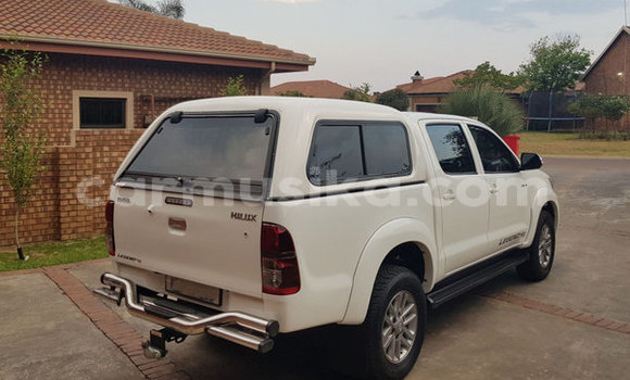 Tenga Tsaru Toyota Hilux Chena Mota in Harare in Harare Tenga Tsaru Toyota Hilux Chena Mota in Harare in Harare