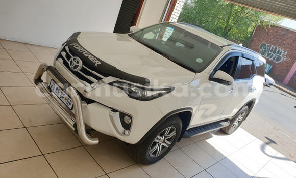Acheter Occasion Voiture Toyota Fortuner Blanc à Beitbridge, Matabeleland South Acheter Occasion Voiture Toyota Fortuner Blanc à Beitbridge, Matabeleland South