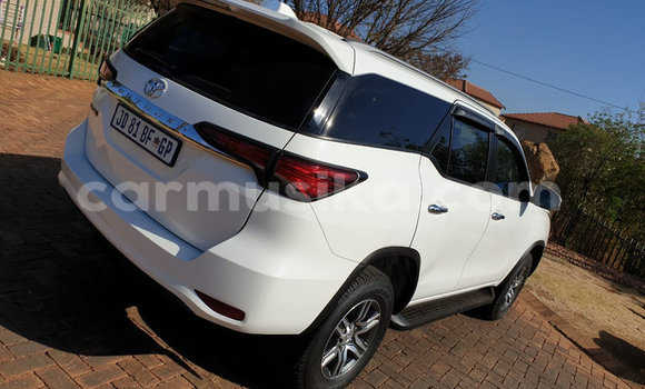 Acheter Occasion Voiture Toyota Fortuner Blanc à Beitbridge, Matabeleland South Acheter Occasion Voiture Toyota Fortuner Blanc à Beitbridge, Matabeleland South