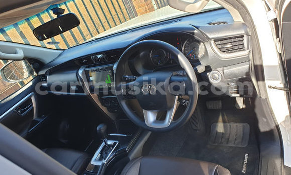 Acheter Occasion Voiture Toyota Fortuner Blanc à Beitbridge, Matabeleland South Acheter Occasion Voiture Toyota Fortuner Blanc à Beitbridge, Matabeleland South