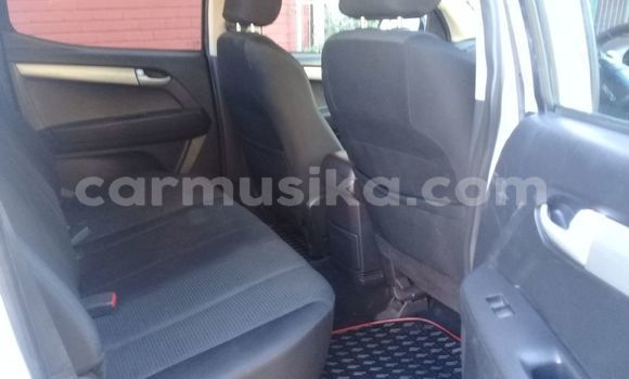 Acheter Occasion Voiture Isuzu KB Blanc à Glen View, Harare Acheter Occasion Voiture Isuzu KB Blanc à Glen View, Harare