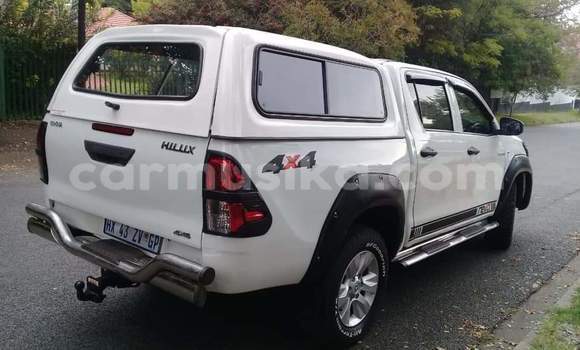 Acheter Occasion Voiture Toyota Hilux Blanc à Beitbridge, Matabeleland South Acheter Occasion Voiture Toyota Hilux Blanc à Beitbridge, Matabeleland South