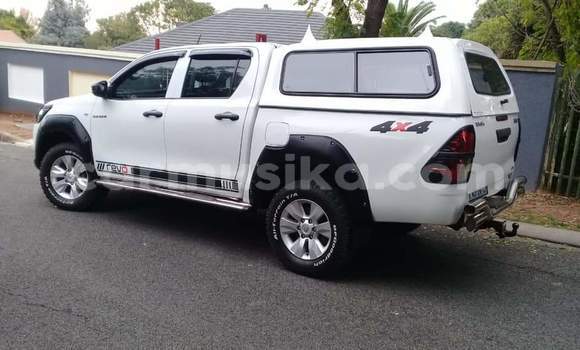 Acheter Occasion Voiture Toyota Hilux Blanc à Beitbridge, Matabeleland South Acheter Occasion Voiture Toyota Hilux Blanc à Beitbridge, Matabeleland South