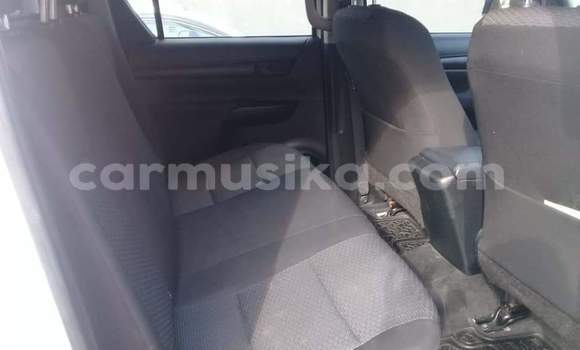 Acheter Occasion Voiture Toyota Hilux Blanc à Beitbridge, Matabeleland South Acheter Occasion Voiture Toyota Hilux Blanc à Beitbridge, Matabeleland South