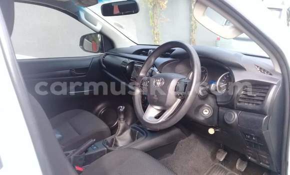 Acheter Occasion Voiture Toyota Hilux Blanc à Beitbridge, Matabeleland South Acheter Occasion Voiture Toyota Hilux Blanc à Beitbridge, Matabeleland South