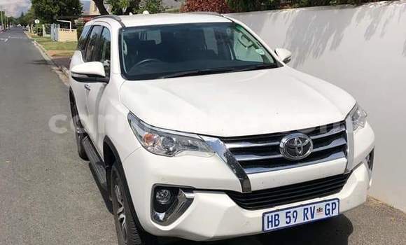 Acheter Occasion Voiture Toyota Fortuner Blanc à Beitbridge, Matabeleland South Acheter Occasion Voiture Toyota Fortuner Blanc à Beitbridge, Matabeleland South