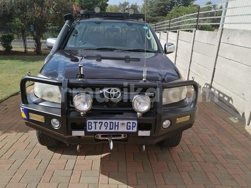 Big with watermark toyota hilux matabeleland south beitbridge 8390